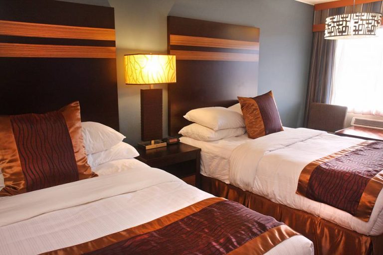 2 Double Beds