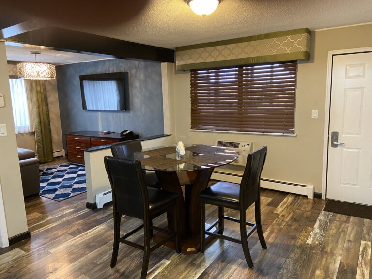Salida Gateway Inn & Suites Efficiency Suite Queen-3